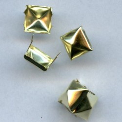 15896 Metaliniai papuošimai - piramidė 8x8x3.5 mm geltona/25 vnt.